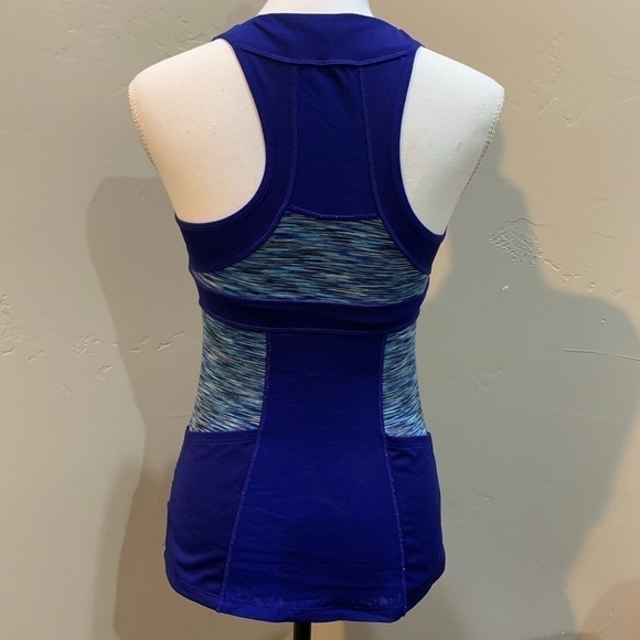 Athleta top with built in bra - Picture 2 of 6